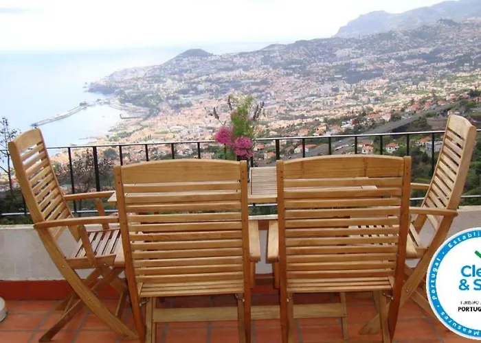 Apartamento Charmoso no Funchal, com grande Jardim e Vista Esplêndida
