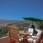 Apartamento Charmoso no Funchal, com grande Jardim e Vista Esplêndida